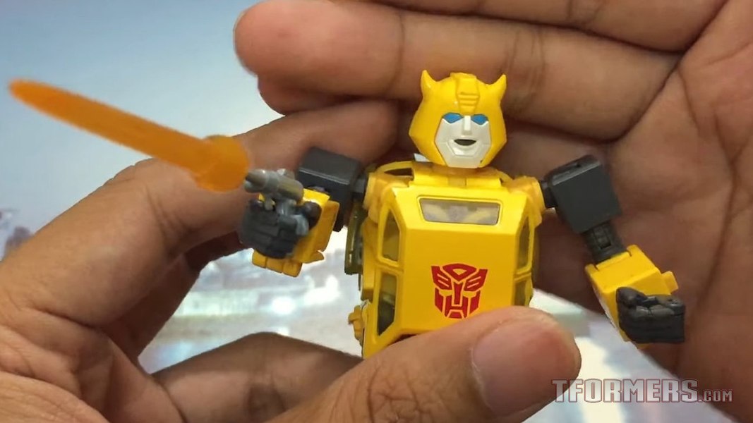 MP 45 Masterpiece Bumblebee Video Review And Images 13 (13 of 16)